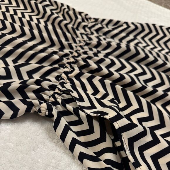 Candie’s Woman’s Cut Out‎ Back Chevron Sheath Dress Size Large with Pockets! - Picture 8 of 12